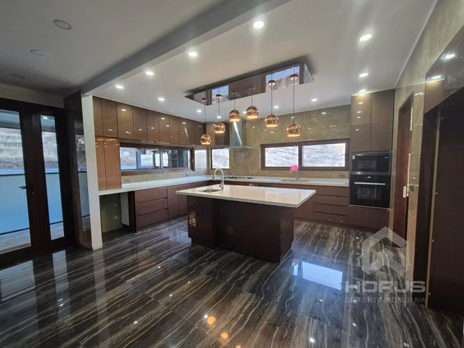 Casa de Lujo en arriendo. — Pudahuel