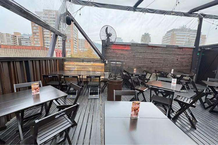 Restaurante-bar con patente turismo | 225 m2