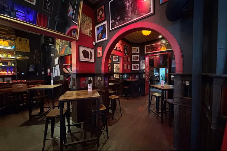Restaurante-bar con patente turismo | 225 m2