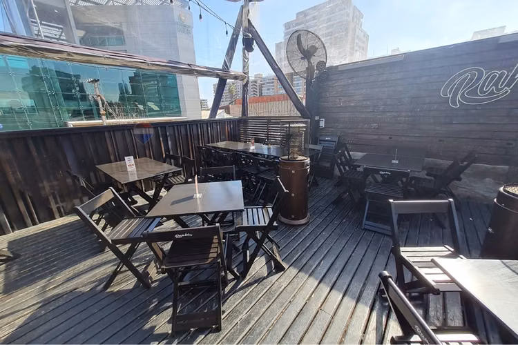 Restaurante-bar con patente turismo | 225 m2