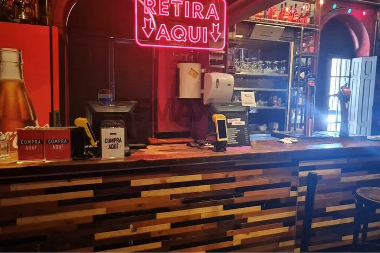 Restaurante-bar con patente turismo | 225 m2
