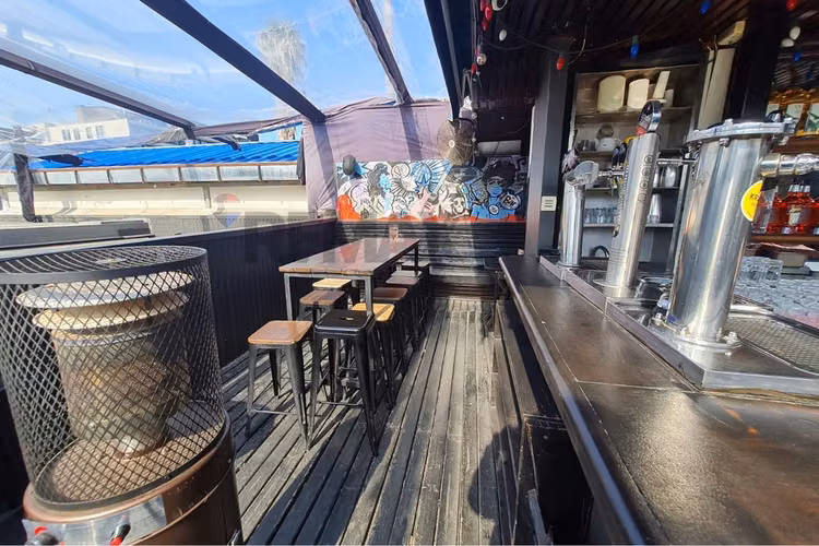 Restaurante-bar con patente turismo | 225 m2