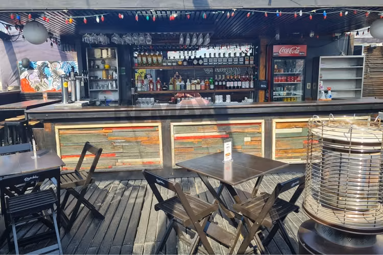 Restaurante-bar con patente turismo | 225 m2