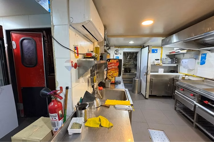 Restaurante-bar con patente turismo | 225 m2
