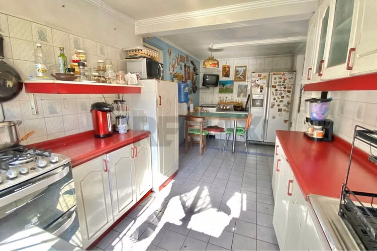 En exclusiva venta casa familiar metro la cisterna