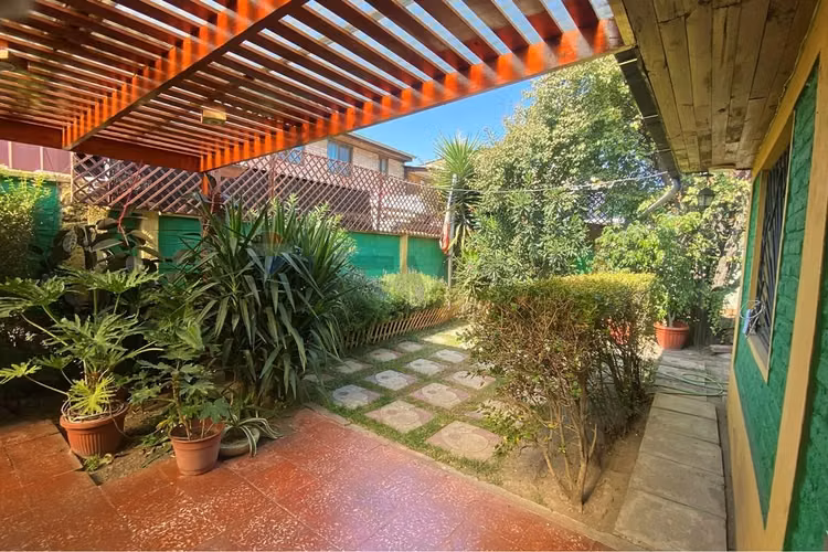En exclusiva venta casa familiar metro la cisterna