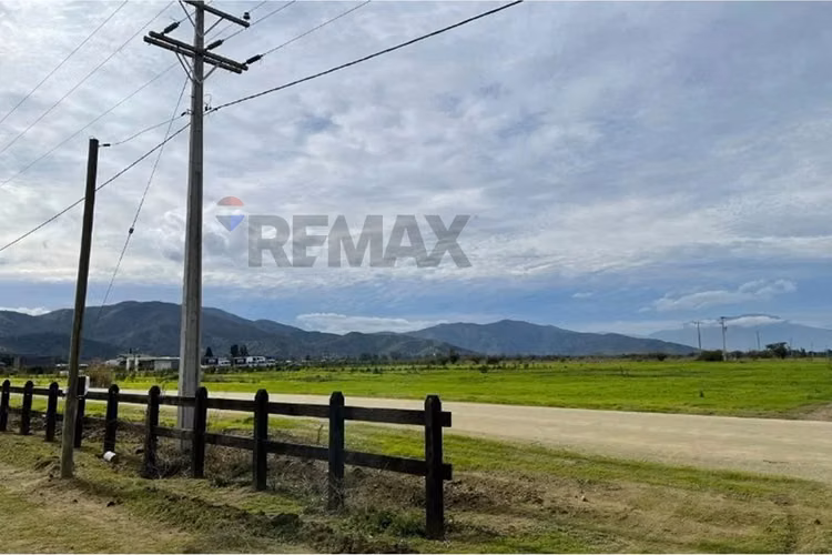 Terreno plano en condominio con seguridad