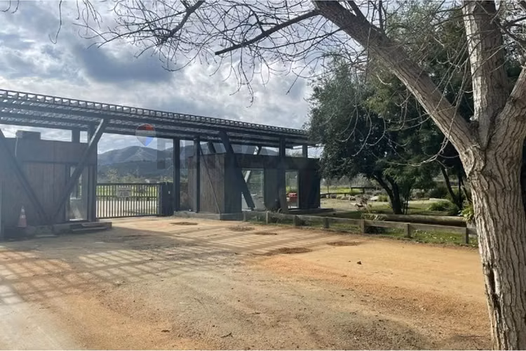 Terreno plano en condominio con seguridad