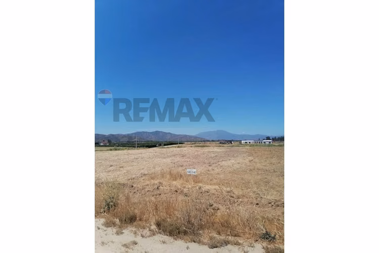 Terreno plano en condominio con seguridad
