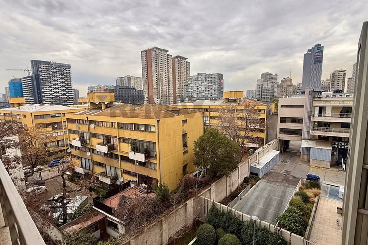 Metro irarrázaval, 1 d, barrio italia