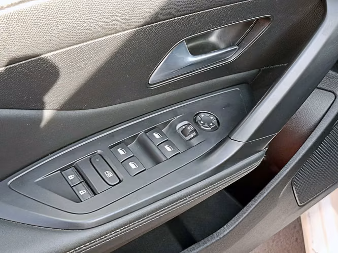 PEUGEOT 308 2023