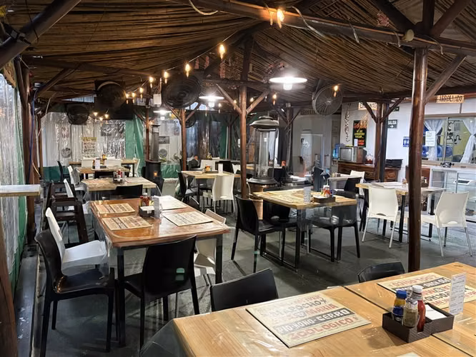 Local Comercial Restaurante en venta en Independencia 590m2