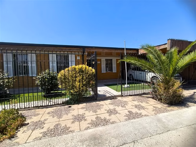 Casa en venta de 3 dorm. en La Granja