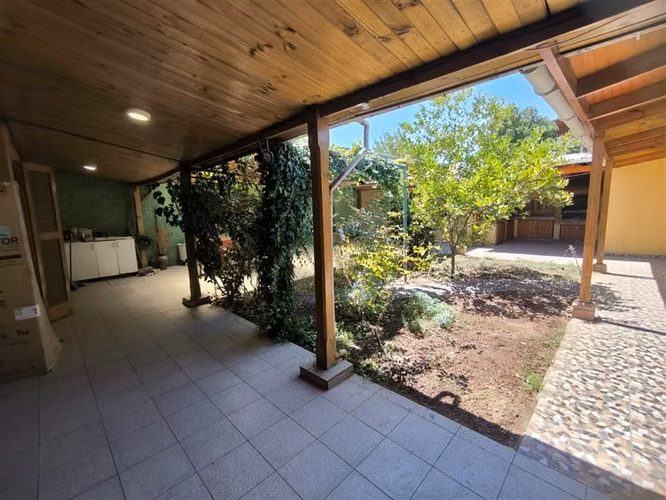 Casa en venta de 3 dorm. en La Granja