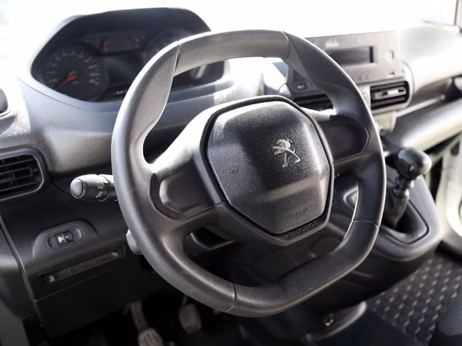 PEUGEOT PARTNER 2023