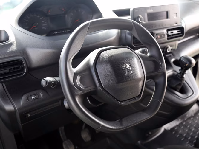 PEUGEOT PARTNER 2023