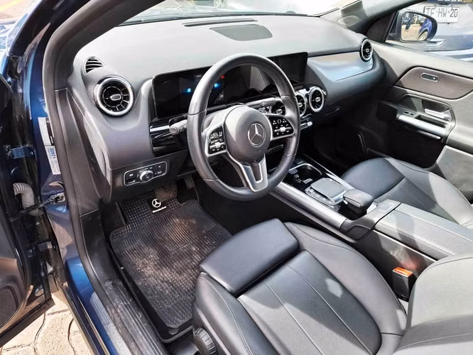 MERCEDES-BENZ 200 2024