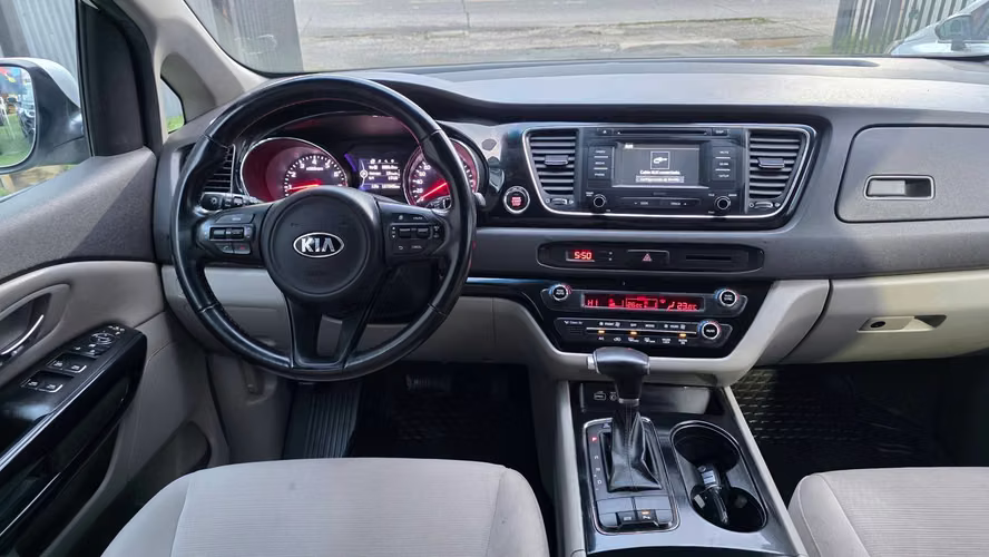 KIA GRAND CARNIVAL 2017 AT