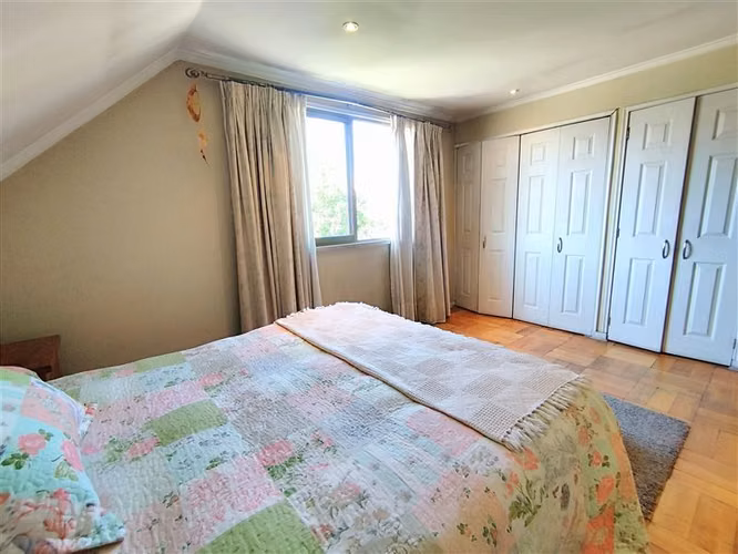 8.000 UF Casa en venta de 6 dorm en Villa Macul