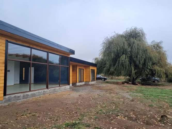PARCELA 1/2 HECTAREA CON  CASA TOTALMENTE REGULARIZADA