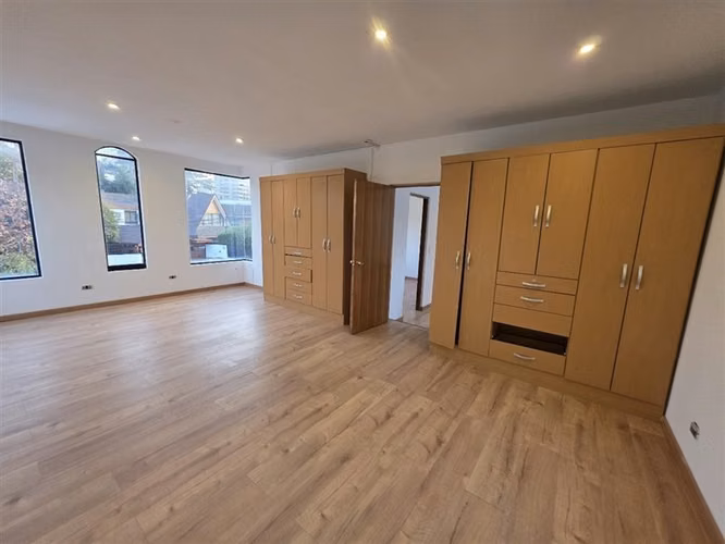 Venta Casa 5D-5B-3E Rotonda Atenas LasCondes gran conectivid