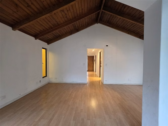 Venta Casa 5D-5B-3E Rotonda Atenas LasCondes gran conectivid