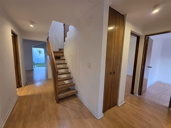 Venta Casa 5D-5B-3E Rotonda Atenas LasCondes gran conectivid
