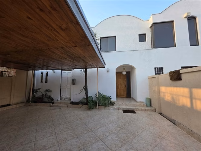 Venta Casa 5D-5B-3E Rotonda Atenas LasCondes gran conectivid
