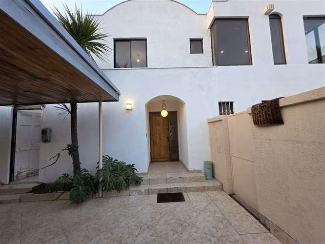 Venta Casa 5D-5B-3E Rotonda Atenas LasCondes gran conectivid