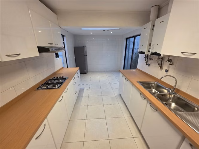 Venta Casa 5D-5B-3E Rotonda Atenas LasCondes gran conectivid