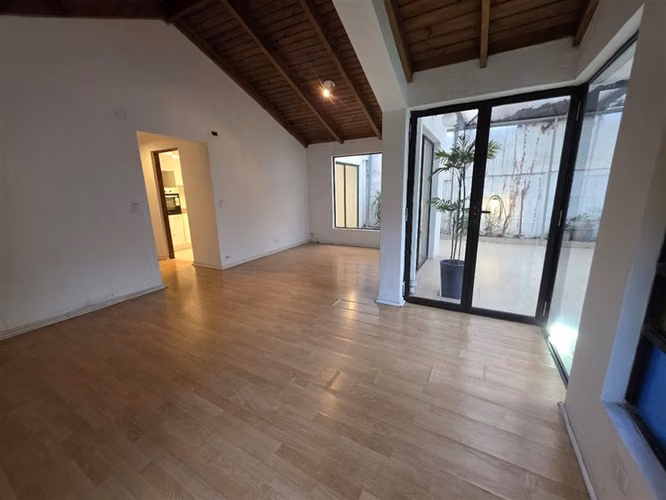 Venta Casa 5D-5B-3E Rotonda Atenas LasCondes gran conectivid