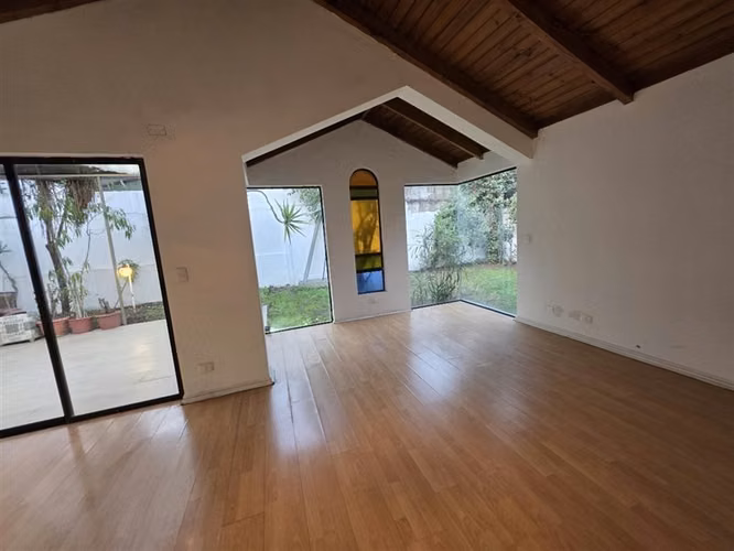 Venta Casa 5D-5B-3E Rotonda Atenas LasCondes gran conectivid