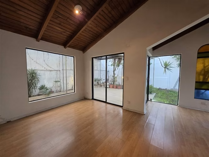 Venta Casa 5D-5B-3E Rotonda Atenas LasCondes gran conectivid