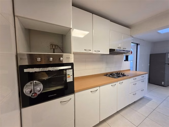 Venta Casa 5D-5B-3E Rotonda Atenas LasCondes gran conectivid