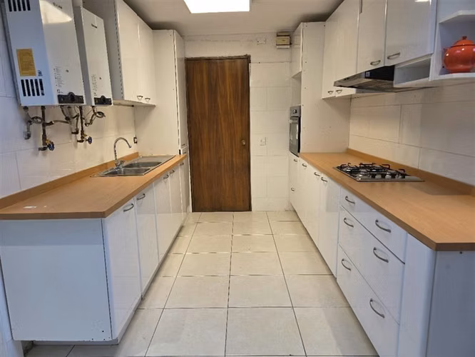 Venta Casa 5D-5B-3E Rotonda Atenas LasCondes gran conectivid
