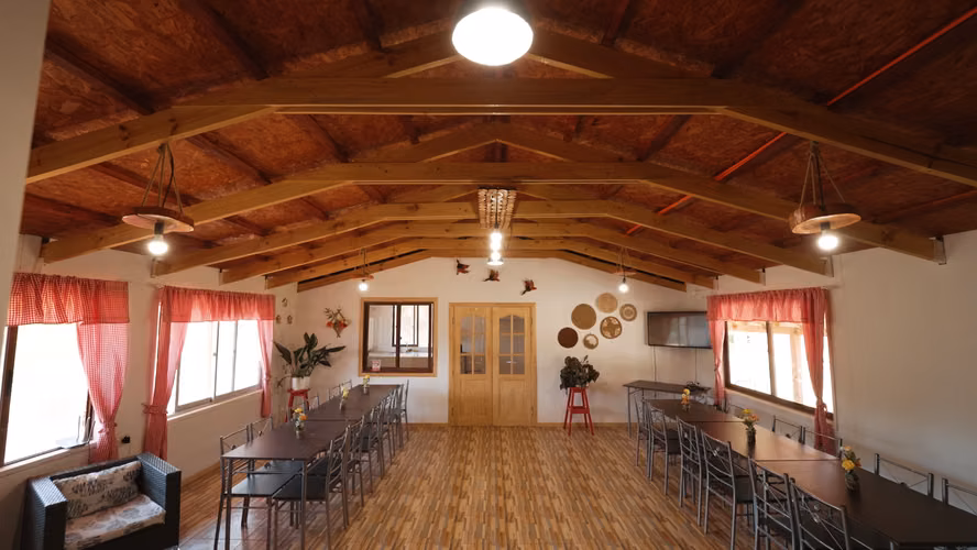 Parcela con casa, piscina y cabañas para arrendar. Quinamávida