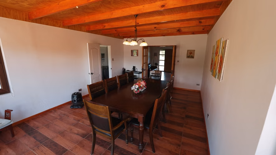 Parcela con casa, piscina y cabañas para arrendar. Quinamávida