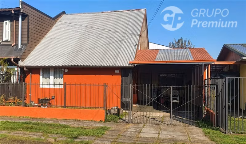 A PASOS DE LA UFRO, VENDO AMPLIA CASA 4D. 2B, 1E.TECHADO