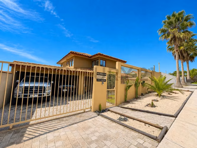 Se arrienda espectacular casa con piscina en Peñuelas