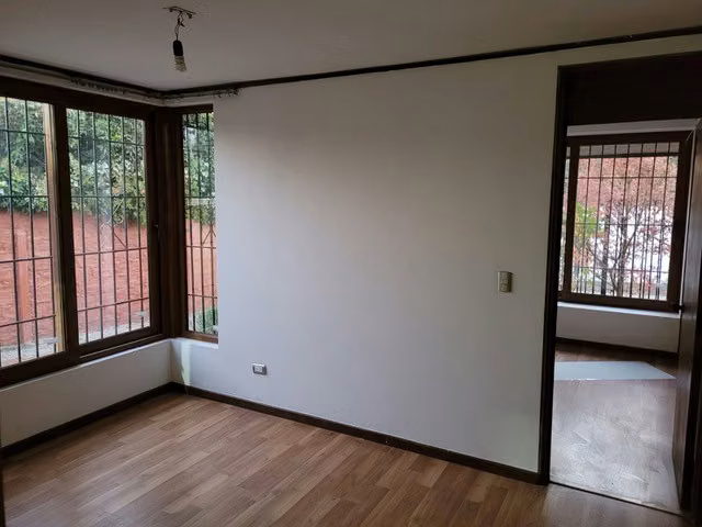 ARRIENDO EXCELENTE CASA LA REINA 3 DORMITORIOS, SERVICIO - Imagen 25