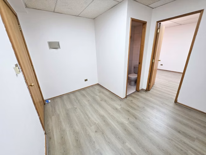 ARRIENDO OFICINA EN AV VITACURA