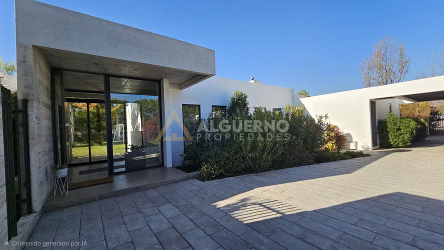 ARRIENDO EXCLUSIVA CASA  5D5B6E CHICUREO COND ALGARROBOS  IV