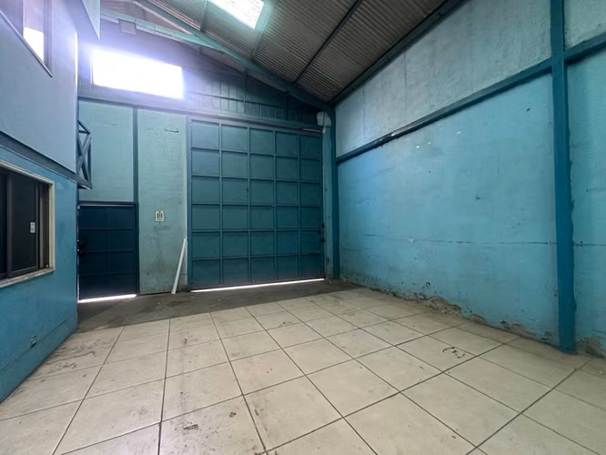 GALPON INDUSTRIAL 400M2 - METRO ECUADOR