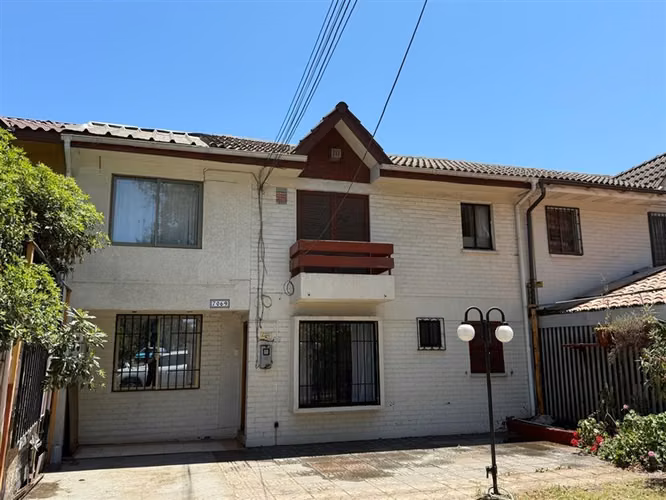 Casa en arriendo de 4 dorm. Metro Pajarito, Pudahuel