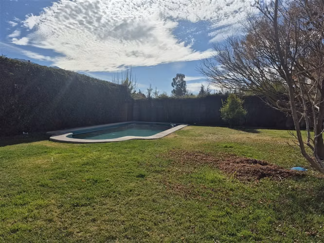 Casa en arriendo de 4 dormitori. con piscina , en Rinconada
