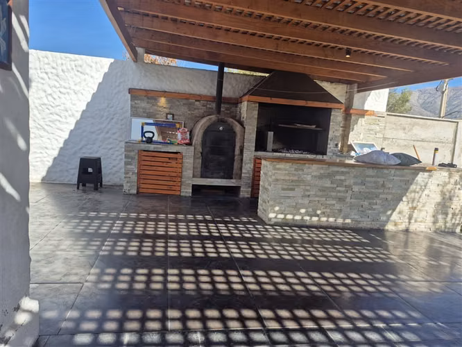 Casa en arriendo de 4 dormitori. con piscina , en Rinconada