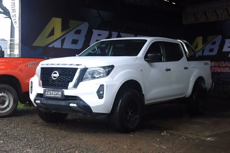 NISSAN NAVARA AÑO 2023 SE 4X4 FULL EQUIPO AC DCAB FACTURABLE