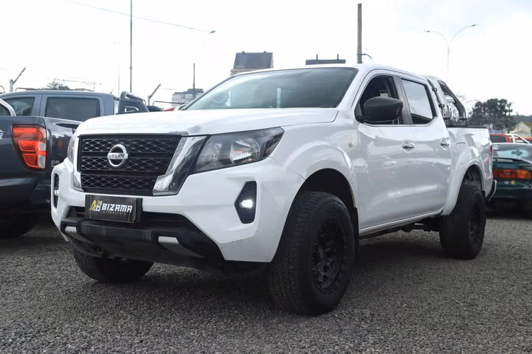 NISSAN NAVARA AÑO 2023 SE 4X4 FULL EQUIPO AC DCAB FACTURABLE