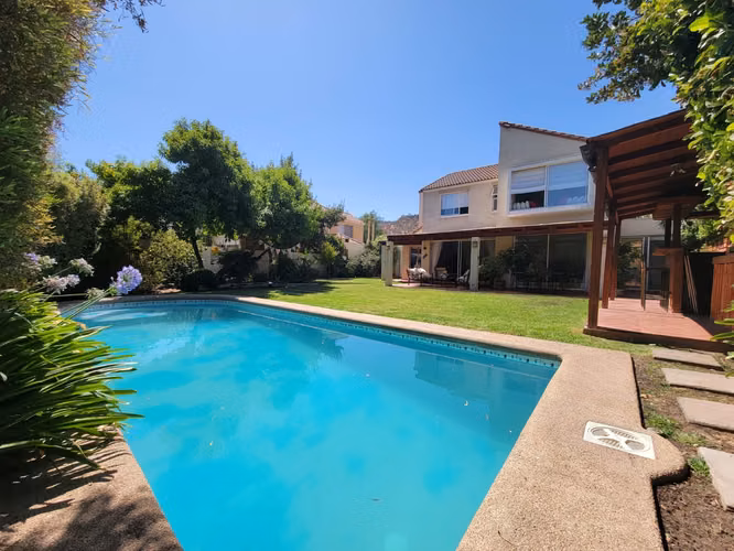 Acogedora casa en Santa Elena Chicureo