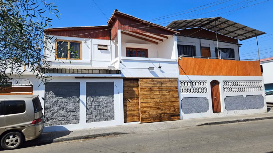 Arriendo Amplia Casa Sólida de 2 pisos, 1era etapa sector 11 de Septiembre con Estacionamiento